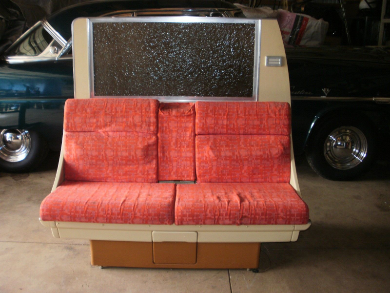 First class cabin Lockheed L-1011 lounge seats that were in service during the 1970s and 80s (Flickr)